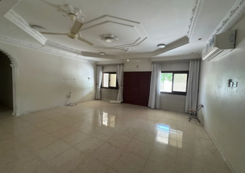 Spacious Villa for Sale in Al Yash Area, Wasit Suburb – Sharjah - 3/4