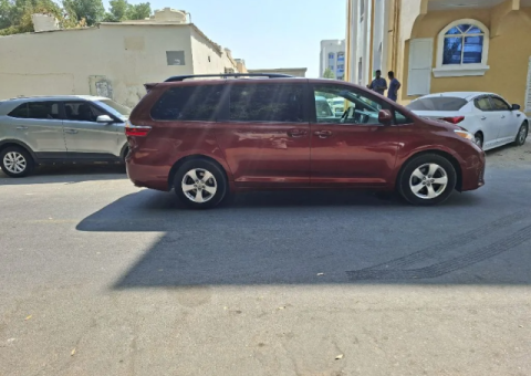 Toyota Sienna 2016 for Sale - 2/5