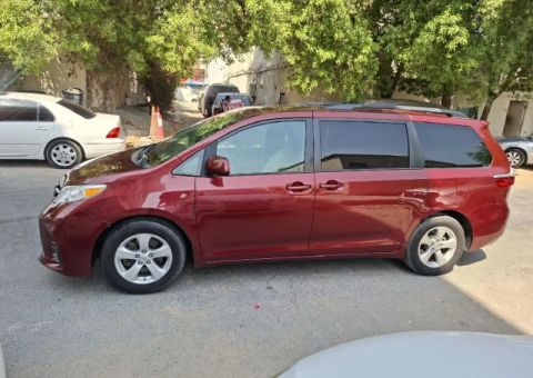 Toyota Sienna 2016 for Sale - 5/5