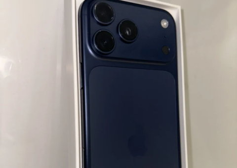 Brand New iPhone 17 Pro Max - 1/4