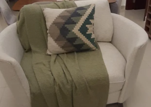 Elegant 3-Piece Sofa Set for Immediate Sale - 3/3