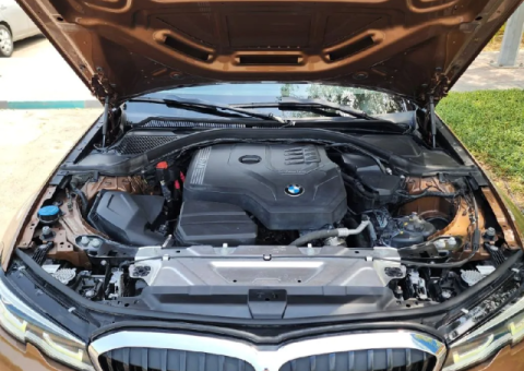 2020 BMW 320i GCC Spec - 93,000 km - 2/3