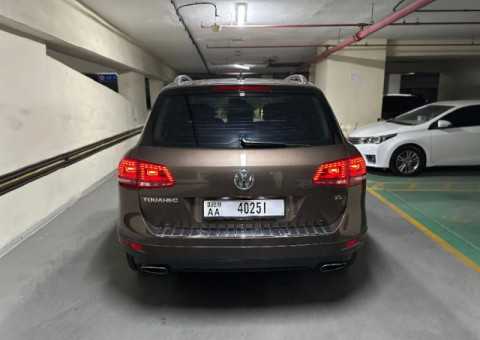 2015 Volkswagen Touareg Gulf Spec - 2/5