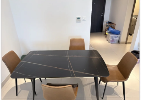 Dining Table for Sale – Al Muhaisina, Dubai