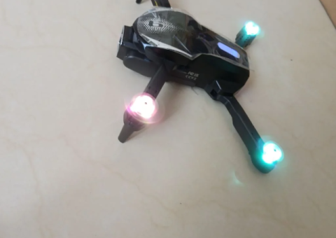 للبيع: طيارة درون مزودة بكاميراتين للتصوير - 1/3