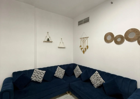 7-Seater Blue Velvet Sofa for Urgent Sale – Sharjah - 2/4