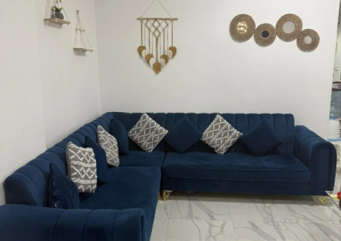 7-Seater Blue Velvet Sofa for Urgent Sale – Sharjah - 4/4